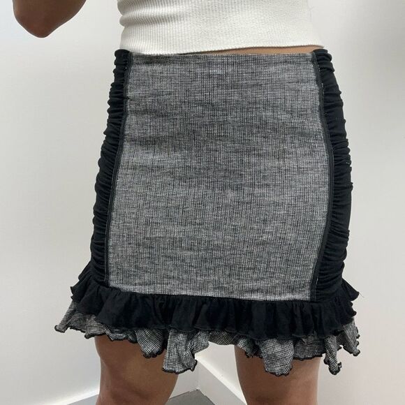 Y2K Bebe Gray & Black Ruched Panel Ruffle Hem plaid Pencil Mini Skirt Size S - Picture 5 of 12